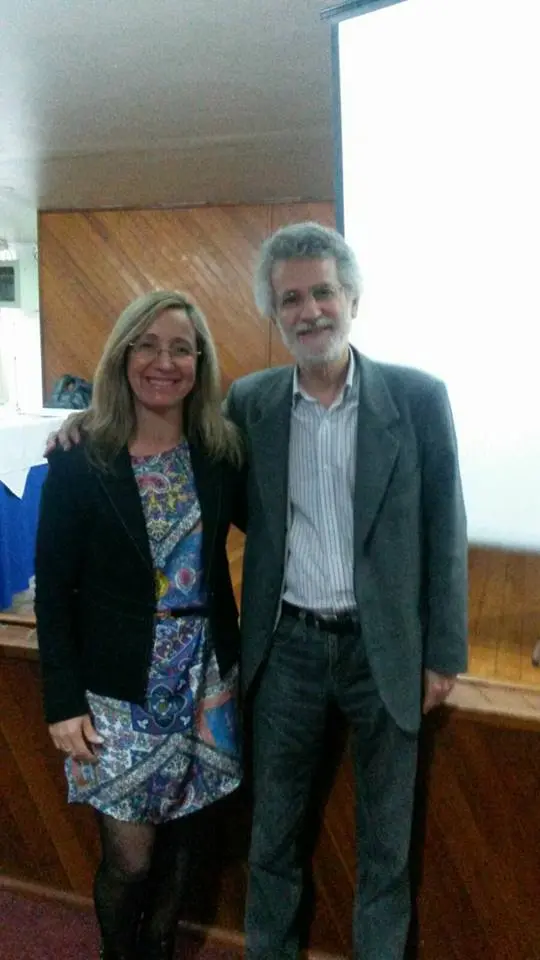 Presidente da AOESC Sra. Diléia Pereira Bez Fontana acompanhada do conferencista Prof. Dra. Luiz Carlos de Freitas da UNICAMP.