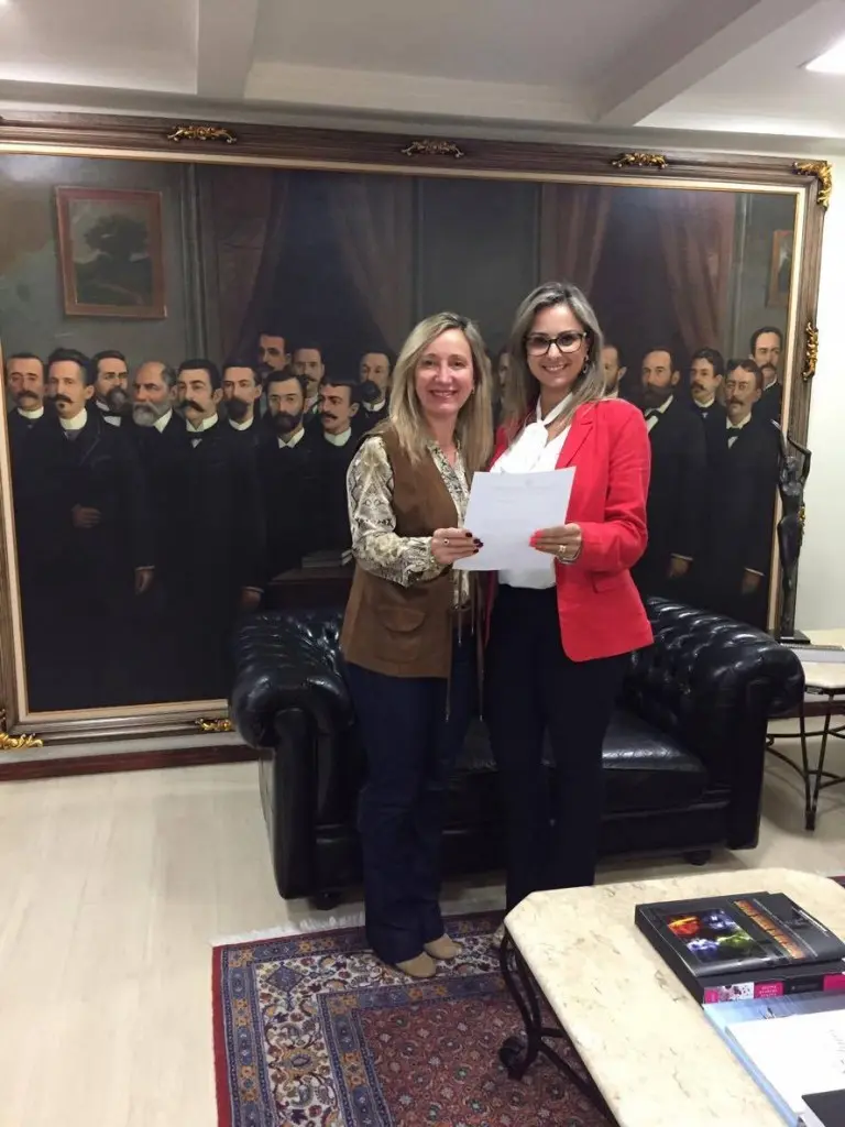 Sra. Diléia Pereira Bez Fontana, Presidente da AOESC; Sra. Renata Giornani,Secretária Executiva da ALESC