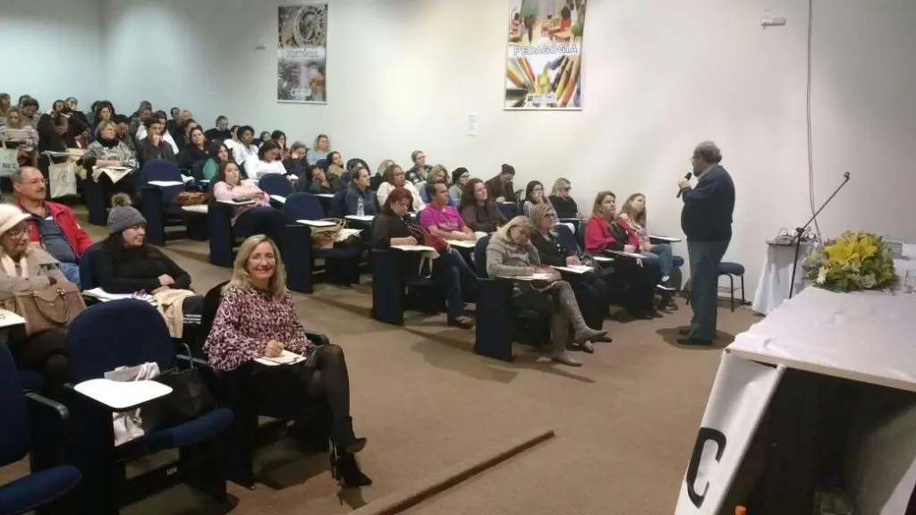 Palestra "O Cenário sobre as Políticas Educacionais" Palestrante: Celso Vasconcelos