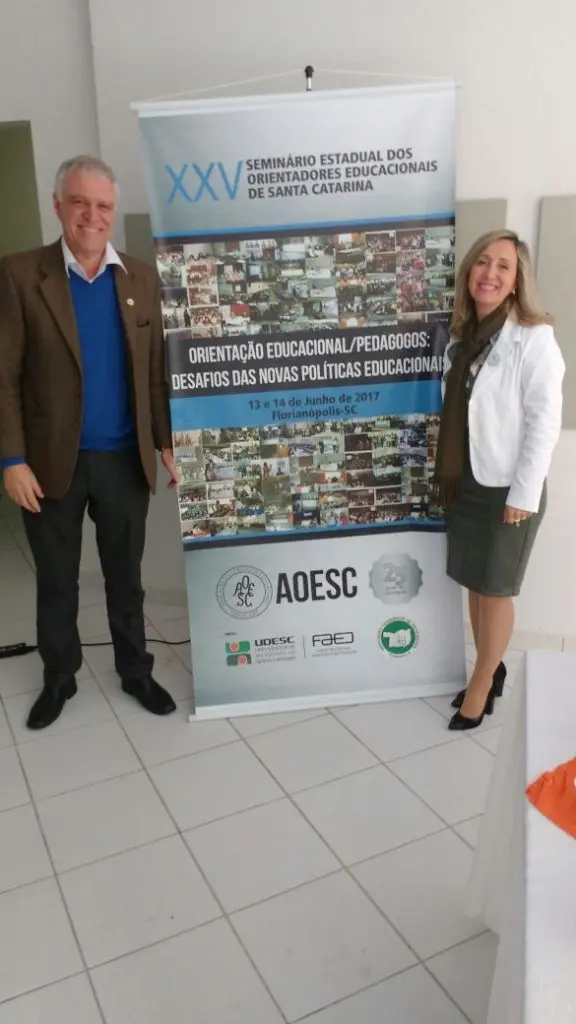 Palestrante: Dr. Sergio Roberto Kieling e Presidente da AOESC. Diléia Pereira Bez Fontana.