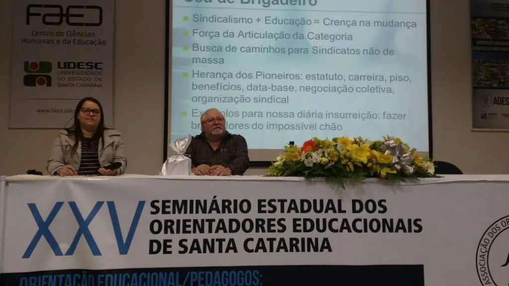 Palestra: O Especialista em Educação: a atual situação das políticas de Exclusão deste profissional nas Escolas e Secretarias de Educação. Palestrante: Prof. Dr. João Rodrigues de Souza. Coordenação de mesa: O.E Msc. Raquel da Veiga Pacheco. 