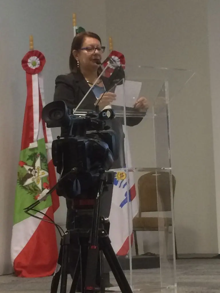 Sra. Yolanda, Presidente da ASERGS, que fez uma fala importante sobre a atuação dos Orientadores Educacionais e Supervisores Escolares nas Escolas.