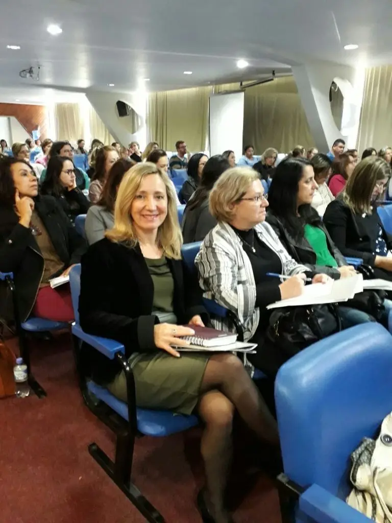 Presidente da AOESC O.E Diléia Pereira Bez Fontana em palestra do XXVI Encontro Estadual dos Supervisores Escolares de Santa Catarina.