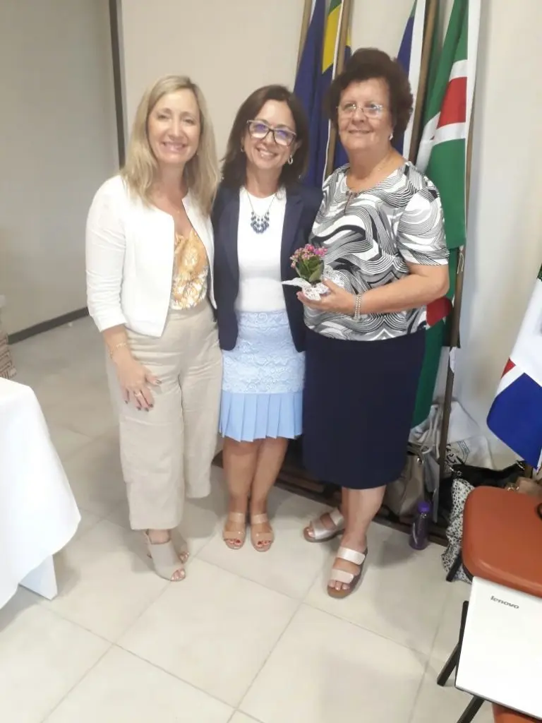 Vice-Presidente da AOESC, O.E Dileia Pereira Bez Fontana, representante da Professora Elza Moretto, Sra. Mara Brognoli e Presidente da ACP Sra. Maria de Andrade da Silva