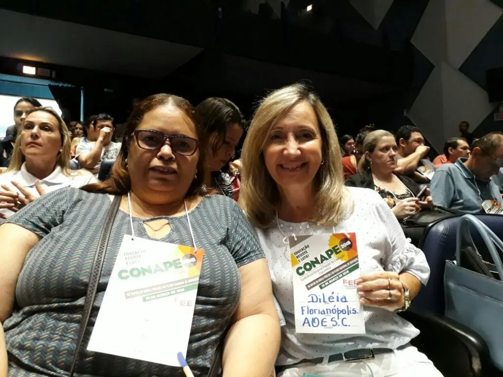 Vice-Presidente Sra. Diléia Pereira Bez Fontana e a Tesoureira da AOESC, Sra. Lúcia Maria dos Santos Machado
