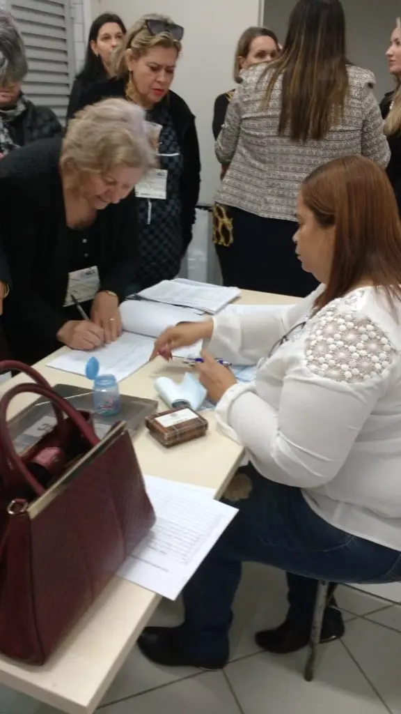 O. E. Lúcia dos Santos Machado, 1ª Tesoureira da AOESC. Secretariando o Evento.