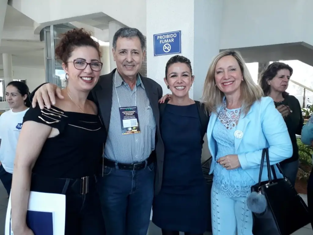 Presidente da AOESC, Sra. Diléia, com o Presidente da AAESC, Sr. Eloi Zambon, com a associada da AOESC , Sra. Mônica e a Palestrante Daniela Karine Ramos