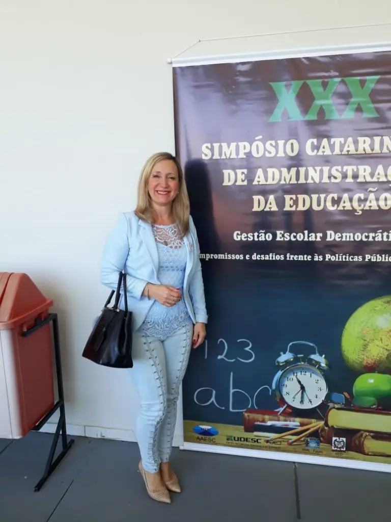 Presidente da AOESC, Sra. Diléia participando do XXX Simpósio Catarinense de Administração da Educação