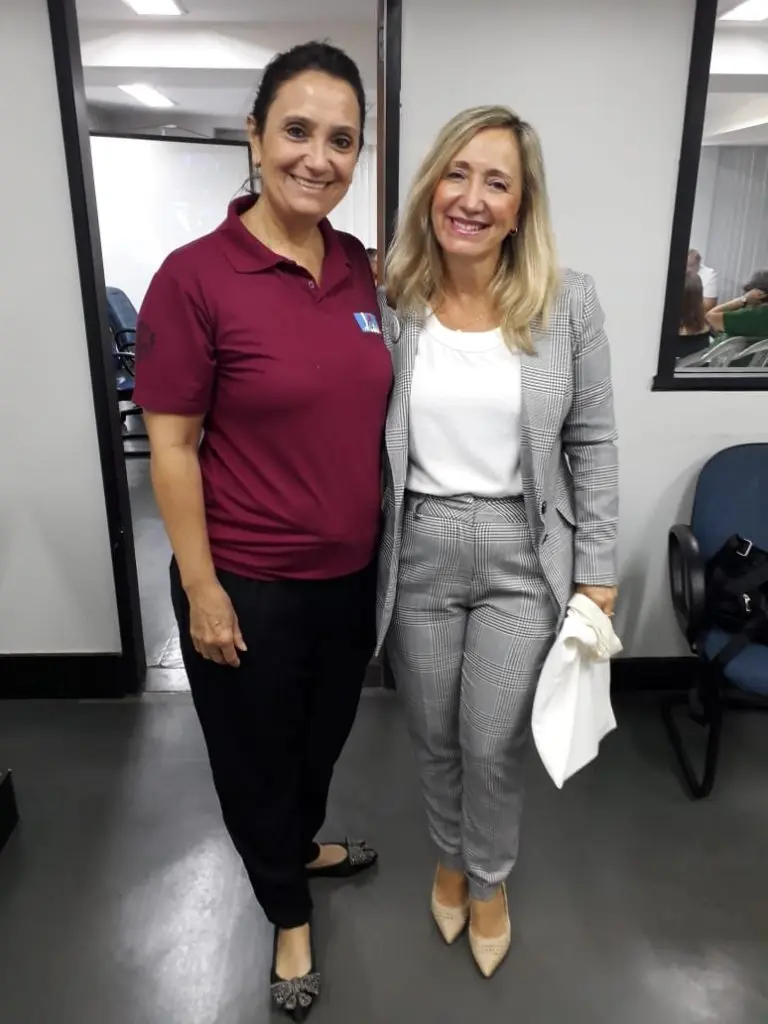 Presidente da AOESC, Sra. Diléia Pereira Bez Fontana com a presidente da AOERGS, Sra. Manoelita Tabille Manjabosco