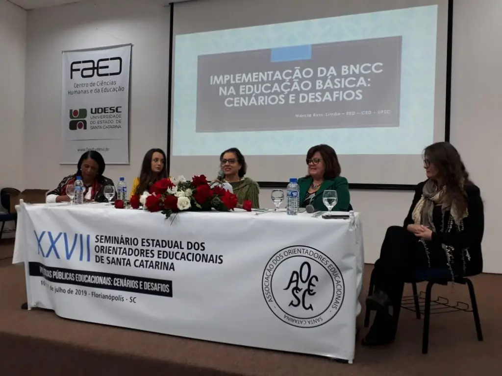 Mesa Redonda: “Implementação da BNCC na Educação Básica: Cenários e Desafios”.