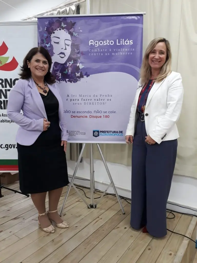 A Presidente O.E. Diléia com a Coordenadora da COORDENADORIA DA MULHER DE FLORIANÓPOLIS Sr. Roseli Pereira .