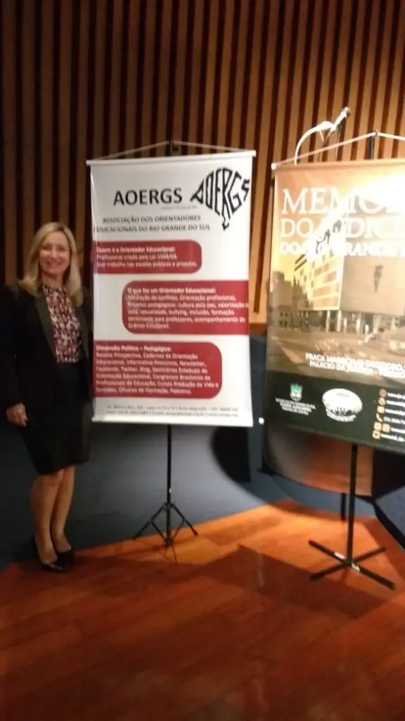 Presidente Sra. Diléia Pereira Bez Fontana prestigiando o XXVI Seminário Estadual de Orientação Educacional e VII Congresso Brasileiro de Profissionais de Educação.