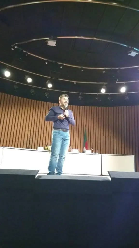 Palestra - " Contribuições da Neurociência nas Aprendizagens". Professor Dr. Diogo Losch de Oliveira 